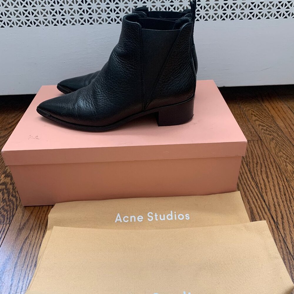 Acne Studios Jensen Leather Chelsea Boots: Grained leather. Size 36.